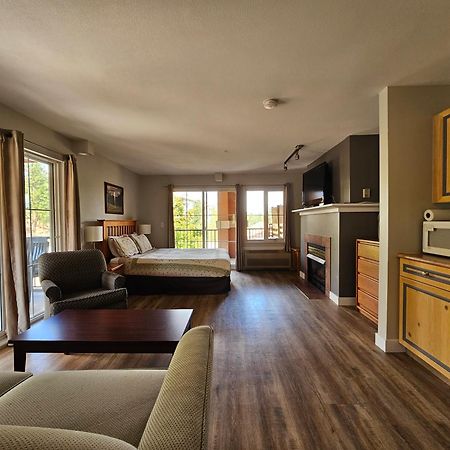 Borgata Lodge Resort Kelowna Eksteriør billede