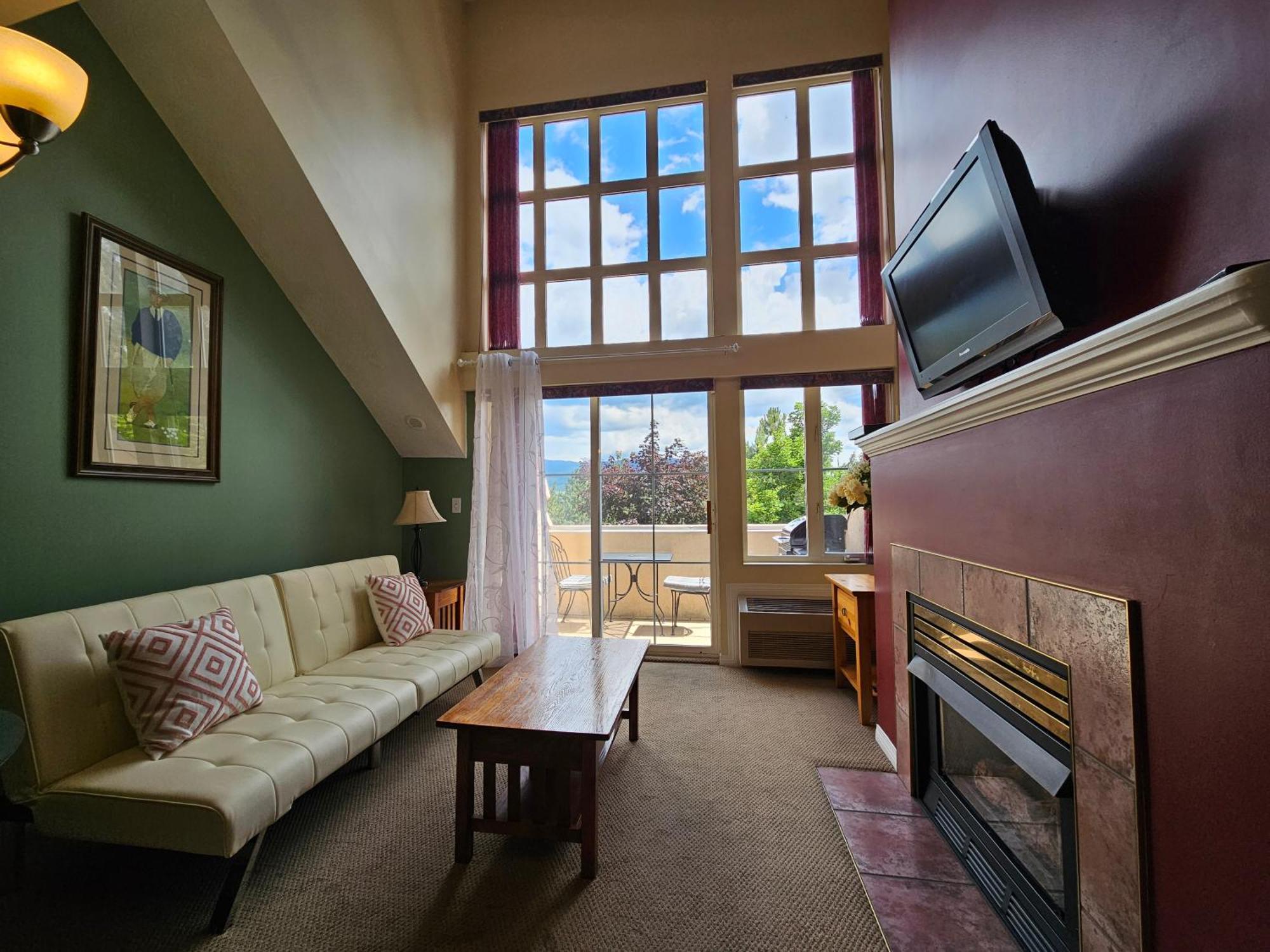 Borgata Lodge Resort Kelowna Eksteriør billede