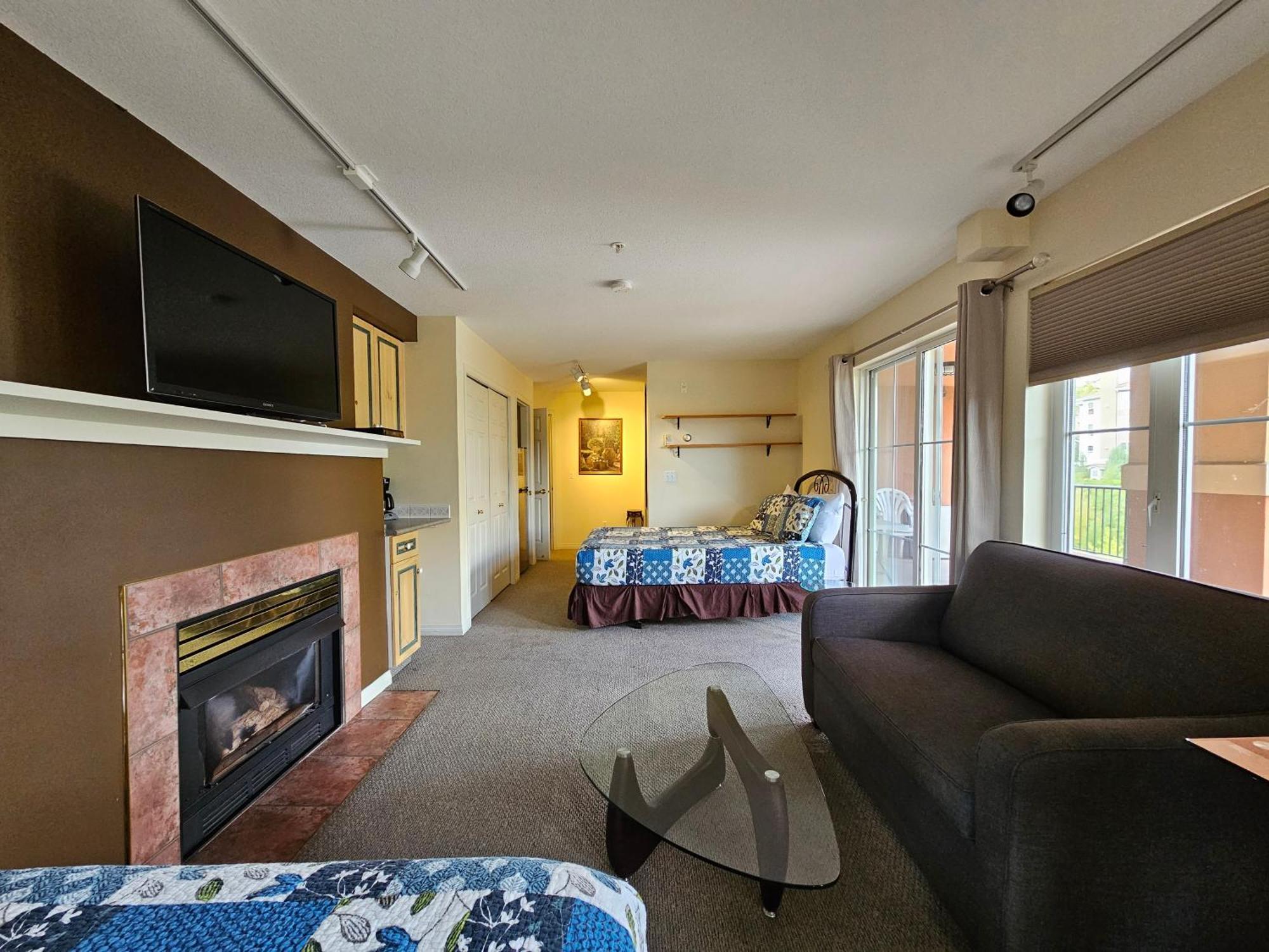 Borgata Lodge Resort Kelowna Eksteriør billede